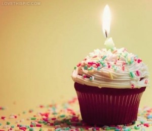 24732-Happy-Birthday-Cupcake
